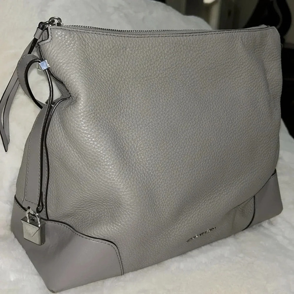 Micharl Kors Pebble Leather Bag - Picture 2 of 11